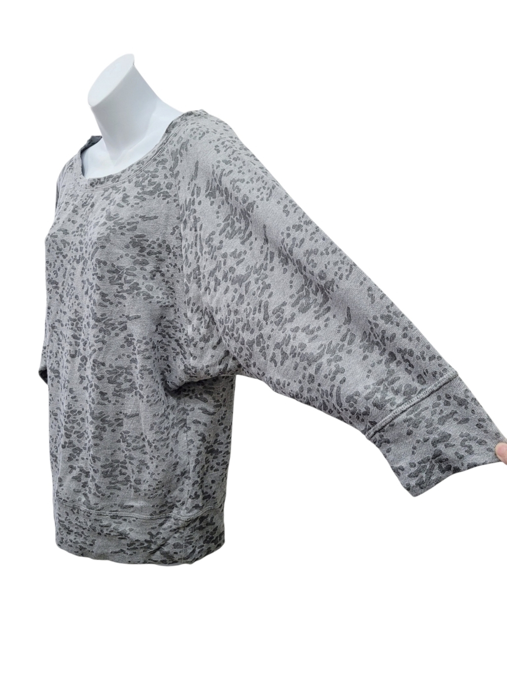 2/$20 Jules & James Grey Leopard Pattern Top Size: Large